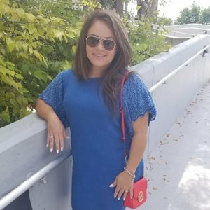 Meet your Posher, Monique